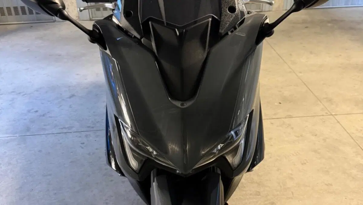 Yamaha T-Max 560 Tech Max (2021)  (4)