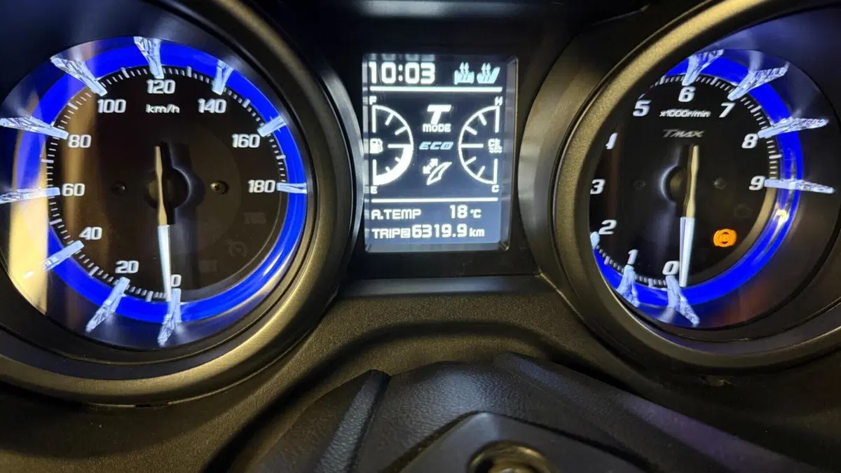 Yamaha T-Max 560 Tech Max (2021)  (6)