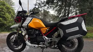 Moto Guzzi V85 TT Evocative Graphics (2021 - 23)  (2)