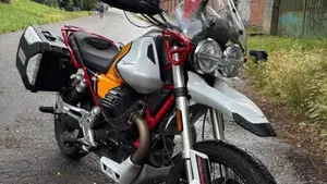 Moto Guzzi V85 TT Evocative Graphics (2021 - 23)  (6)