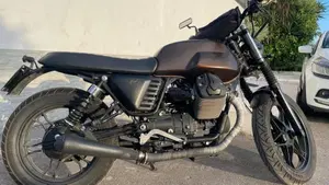 Moto Guzzi V7 II Stone (2015 - 17)  (3)