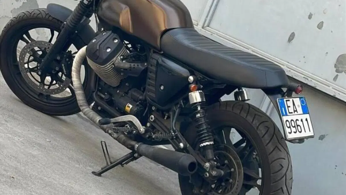 Moto Guzzi V7 II Stone (2015 - 17)  (4)