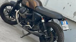 Moto Guzzi V7 II Stone (2015 - 17)  (4)