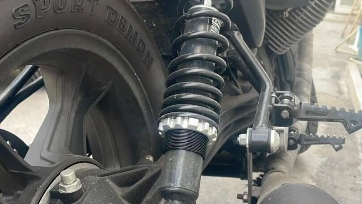 Moto Guzzi V7 II Stone (2015 - 17)  (5)