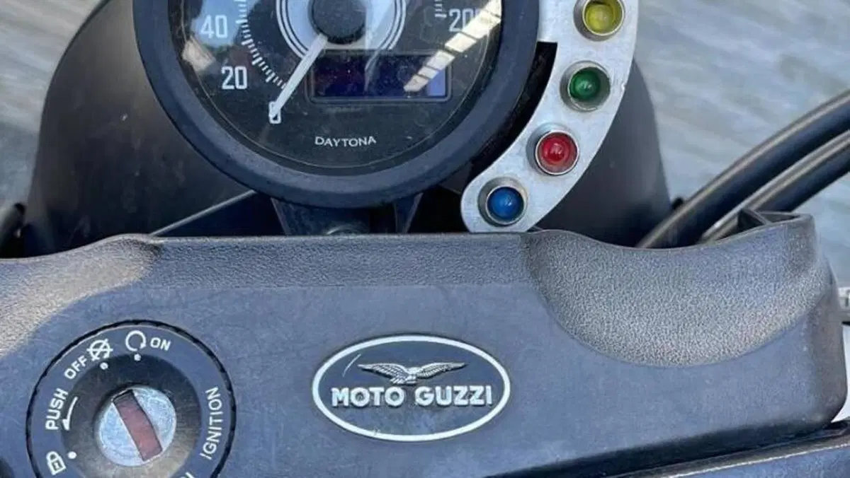 Moto Guzzi V7 II Stone (2015 - 17)  (6)