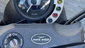 Moto Guzzi V7 II Stone (2015 - 17)  (6)
