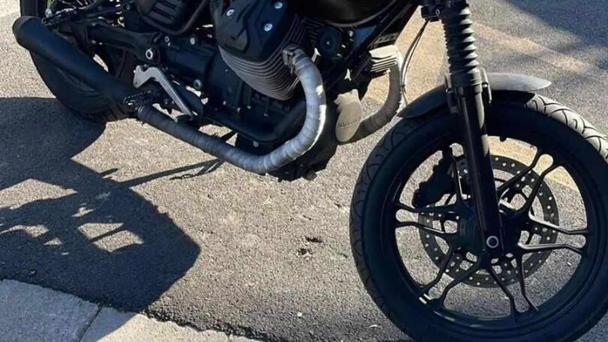 Moto Guzzi V7 II Stone (2015 - 17)  (9)