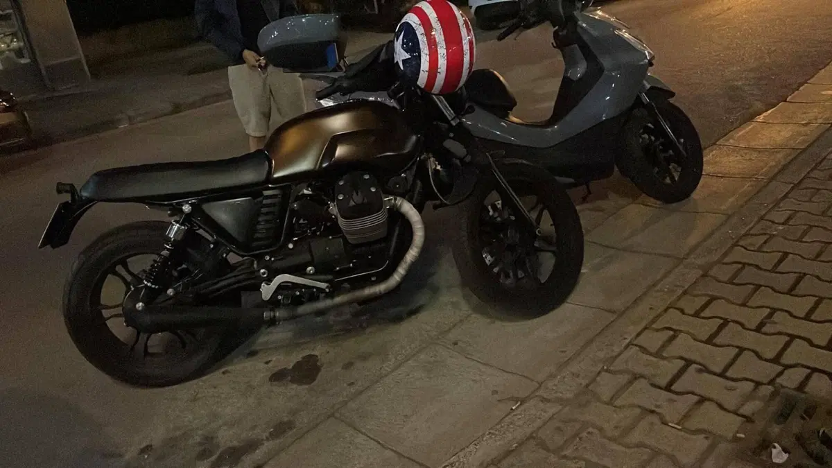 Moto Guzzi V7 II Stone (2015 - 17)  (10)