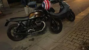 Moto Guzzi V7 II Stone (2015 - 17)  (10)