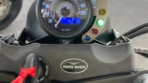 Moto Guzzi V7 II Stone (2015 - 17)  (12)