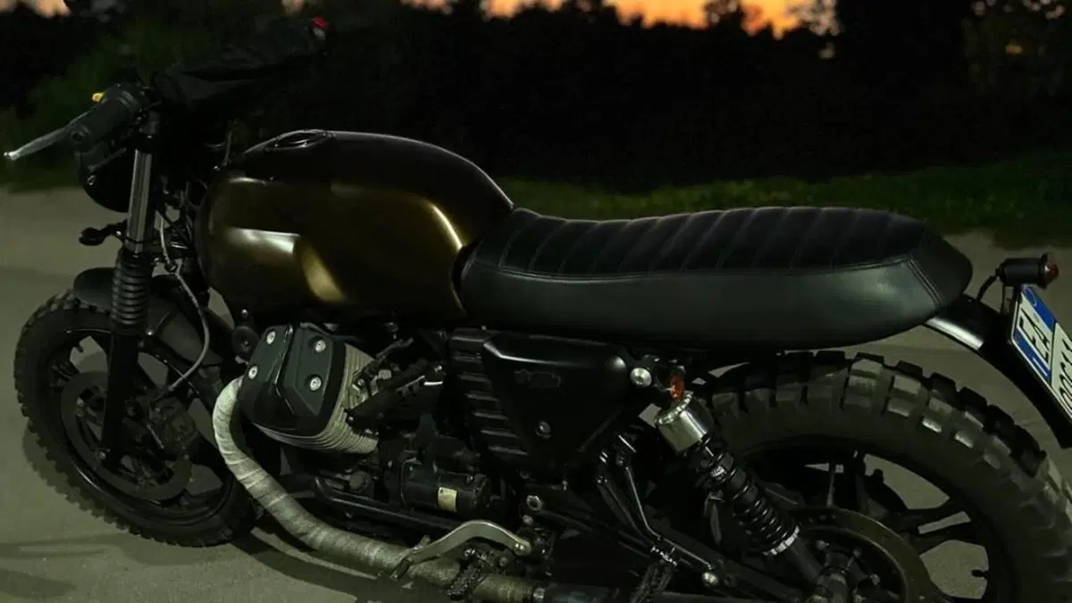 Moto Guzzi V7 II Stone (2015 - 17)  (14)