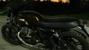 Moto Guzzi V7 II Stone (2015 - 17)  (14)