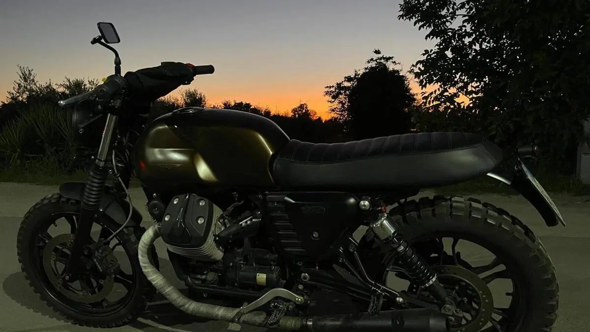 Moto Guzzi V7 II Stone (2015 - 17)  (15)