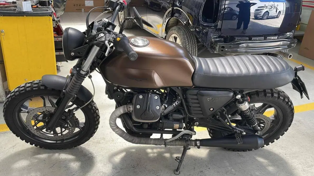 Moto Guzzi V7 II Stone (2015 - 17)  (17)
