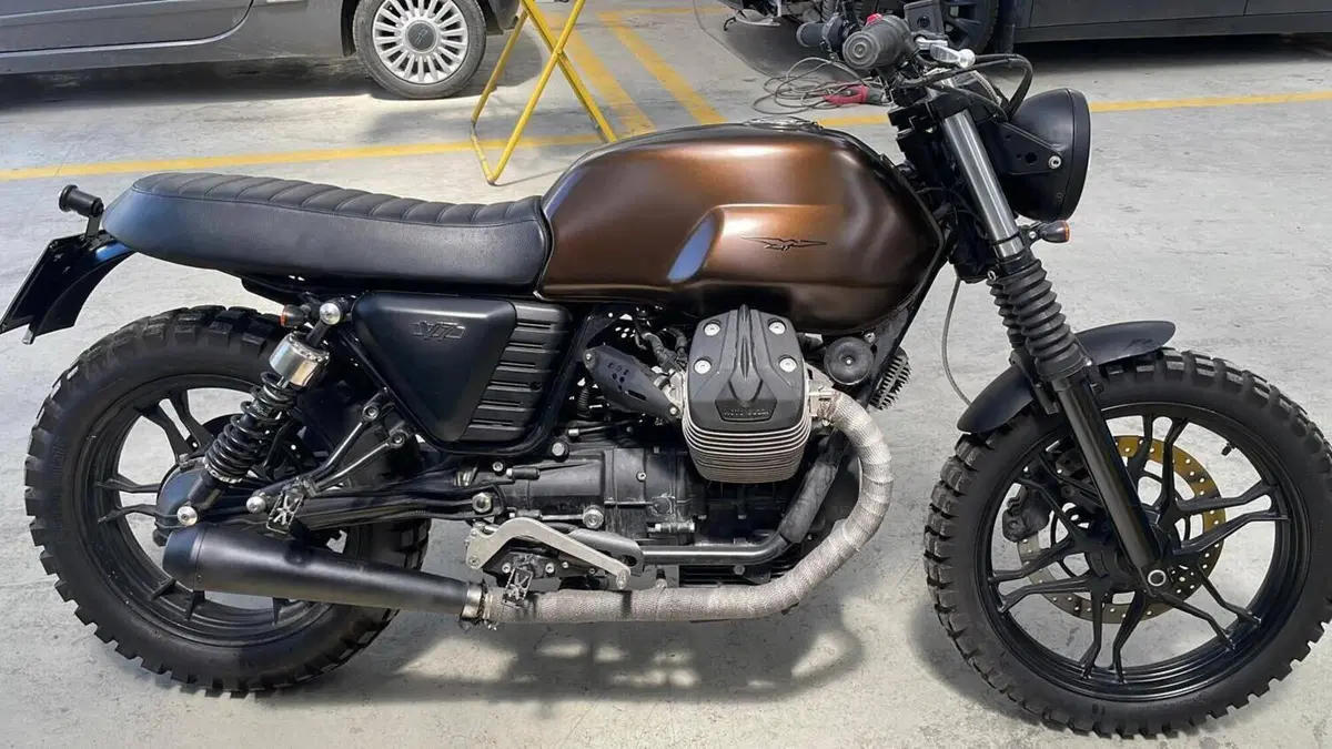 Moto Guzzi V7 II Stone (2015 - 17)  (18)
