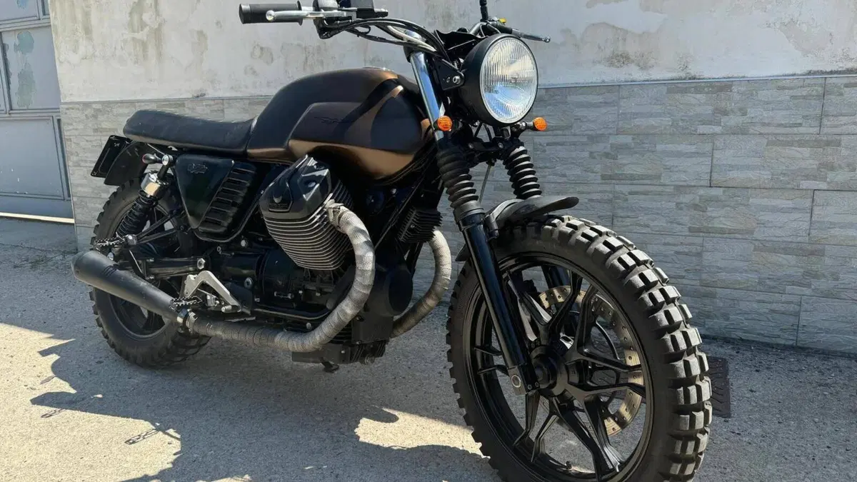 Moto Guzzi V7 II Stone (2015 - 17)  (20)