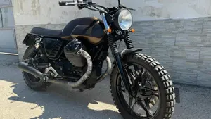 Moto Guzzi V7 II Stone (2015 - 17)  (20)