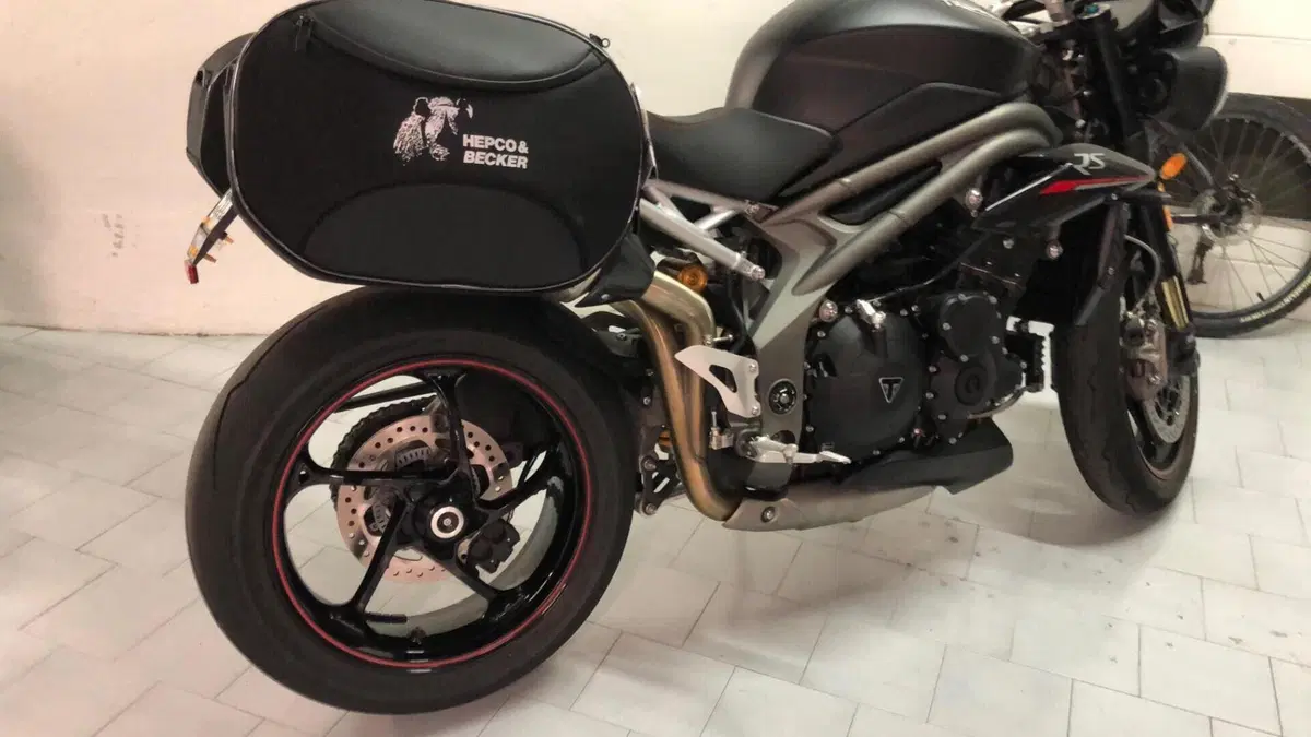 Triumph Speed Triple 1050 RS (2018 - 20)  (4)