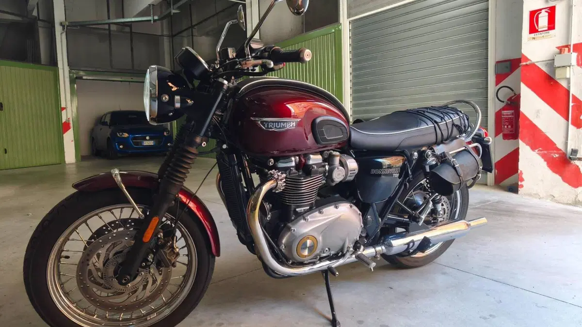 Triumph Bonneville T120 (2016 - 20)  (3)