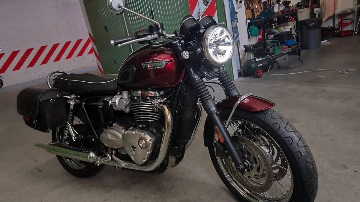 Triumph Bonneville T120 (2016 - 20)  (4)