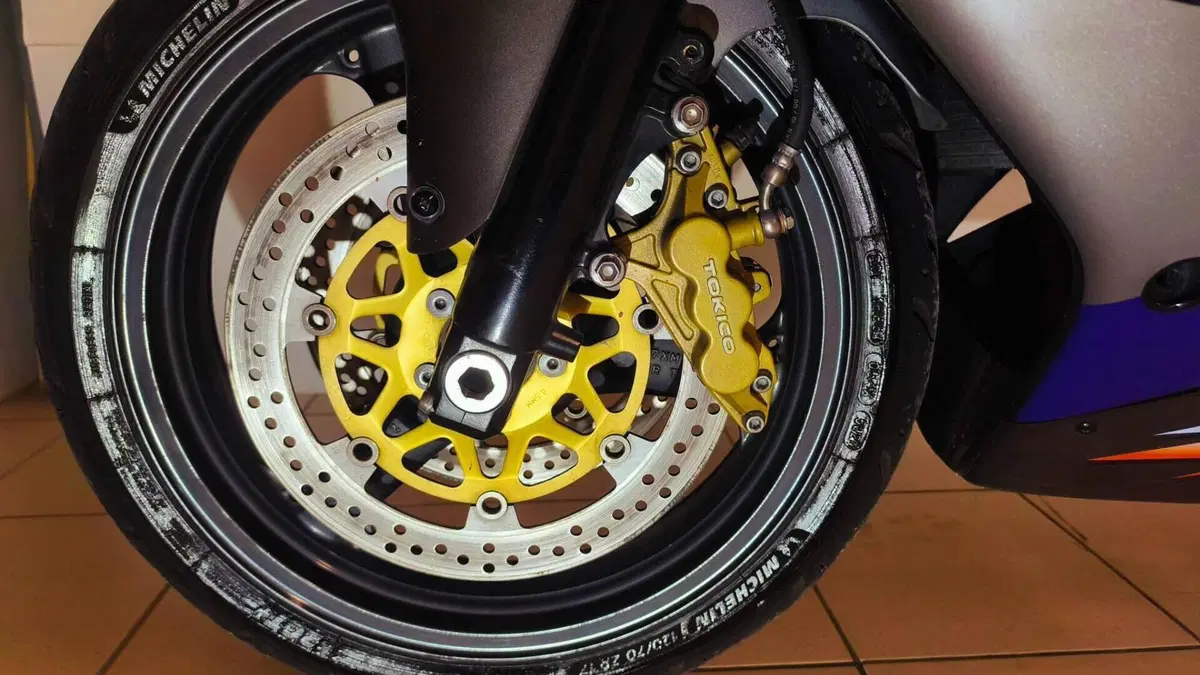 Kawasaki Ninja 900 ZX-9R (1998 - 01)  (2)
