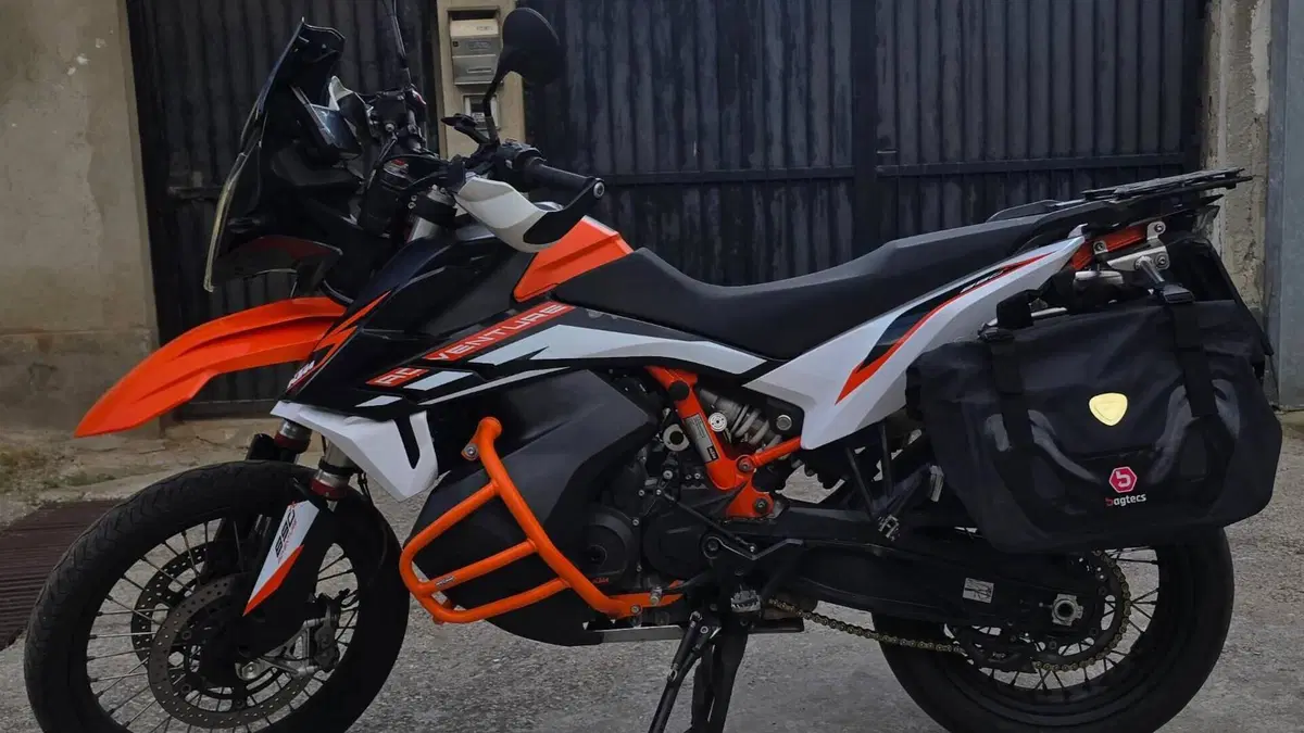 KTM 890 Adventure R (2022) 