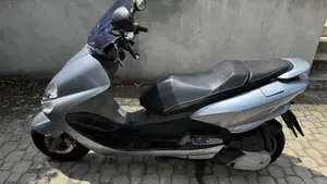Yamaha Majesty 125 (2000 - 06)  (3)