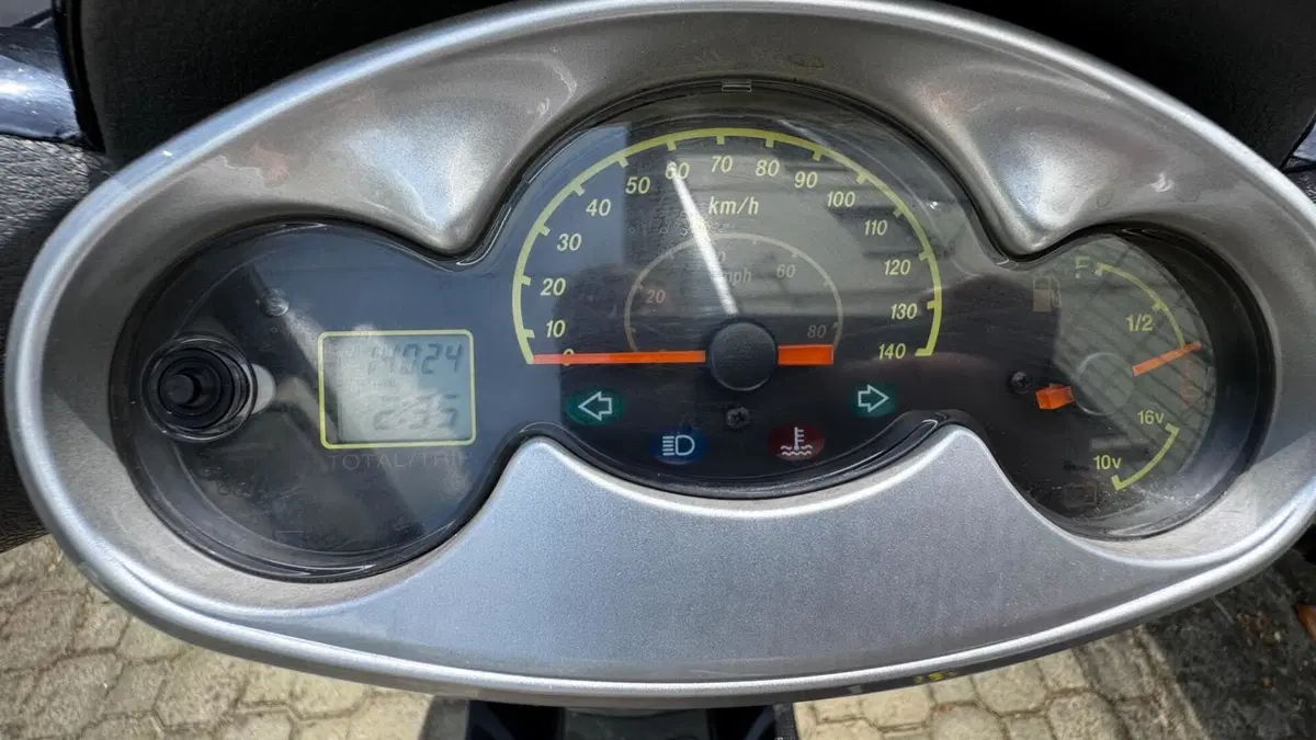 Yamaha Majesty 125 (2000 - 06)  (6)