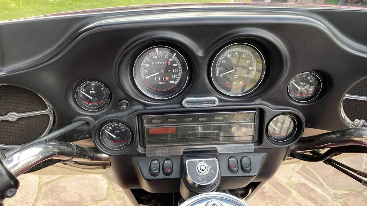 Harley-Davidson 1340 Electra Glide Ultra Classic (1994 - 98) - FLHTCU  (4)
