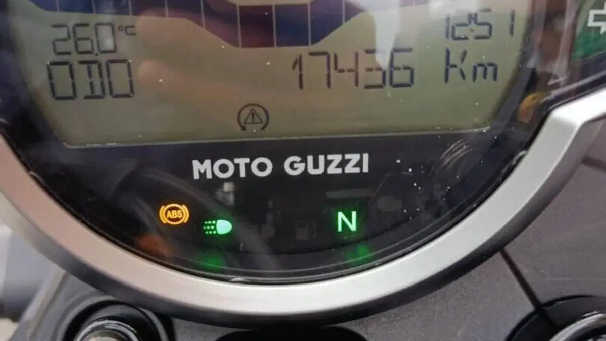 Moto Guzzi V7 Stone (2021 - 24) 