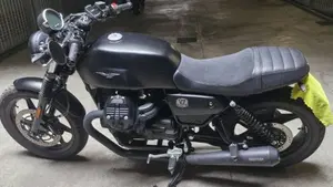Moto Guzzi V7 Stone (2021 - 24)  (5)