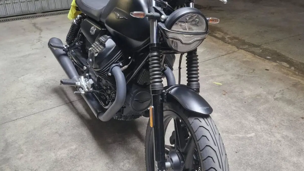 Moto Guzzi V7 Stone (2021 - 24)  (7)