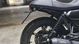 Moto Guzzi V7 Stone (2021 - 24)  (10)