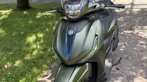 Piaggio Beverly 400 S (2025 - 26)  (2)