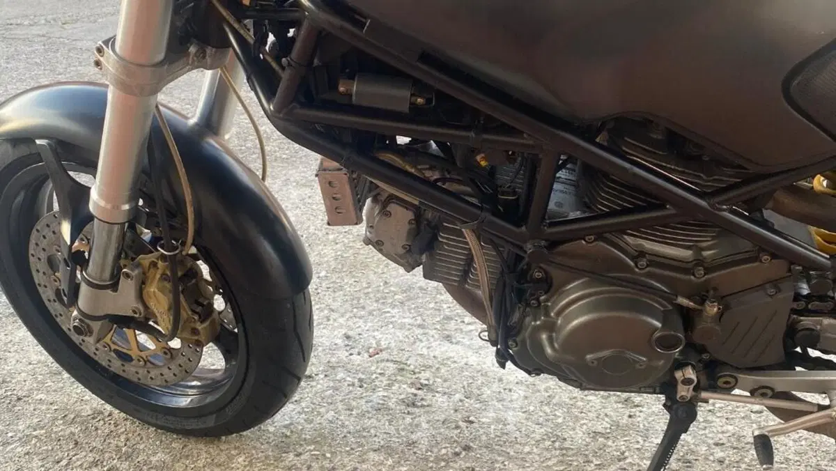 Ducati Monster 900 City Dark I.E. (1999 - 02)  (2)
