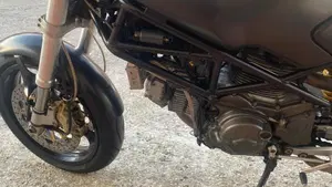 Ducati Monster 900 City Dark I.E. (1999 - 02)  (2)