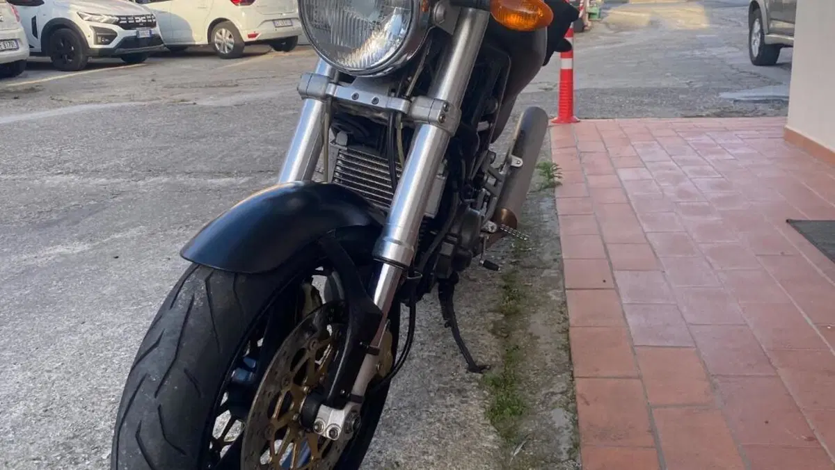 Ducati Monster 900 City Dark I.E. (1999 - 02)  (4)