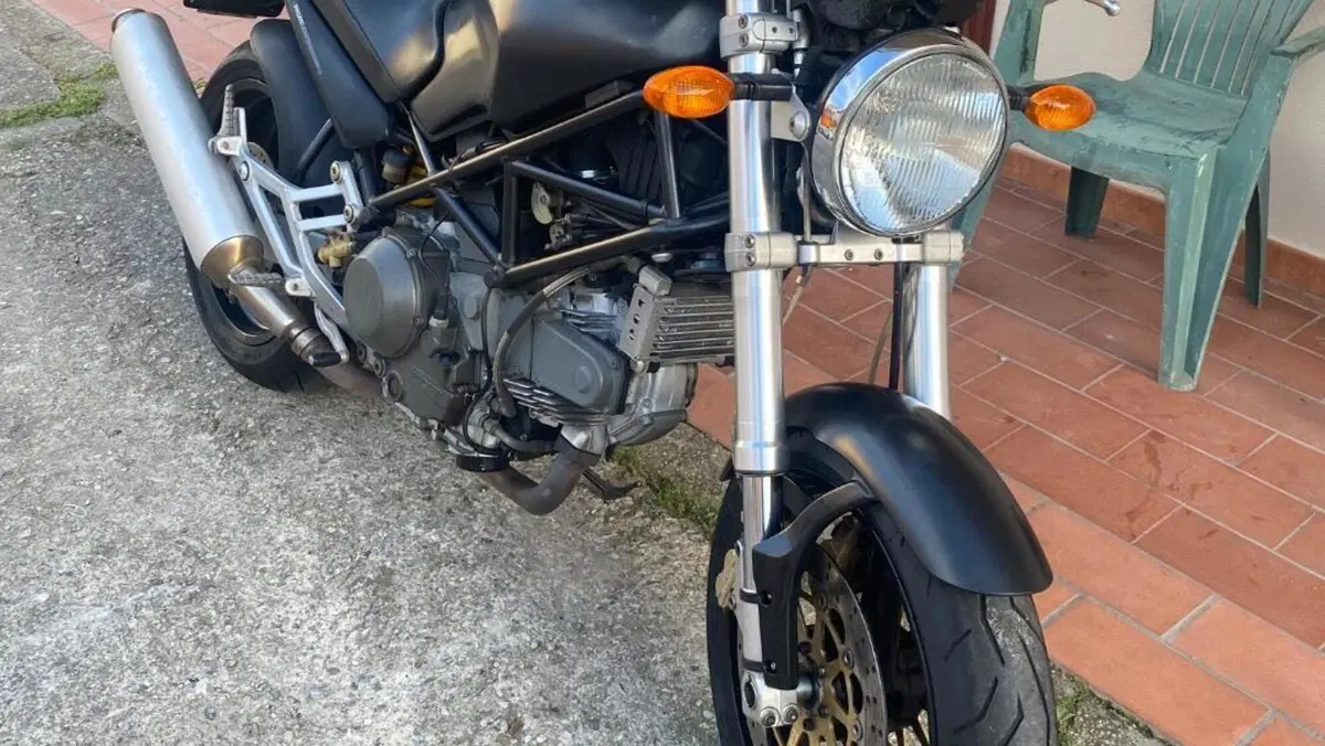 Ducati Monster 900 City Dark I.E. (1999 - 02)  (5)