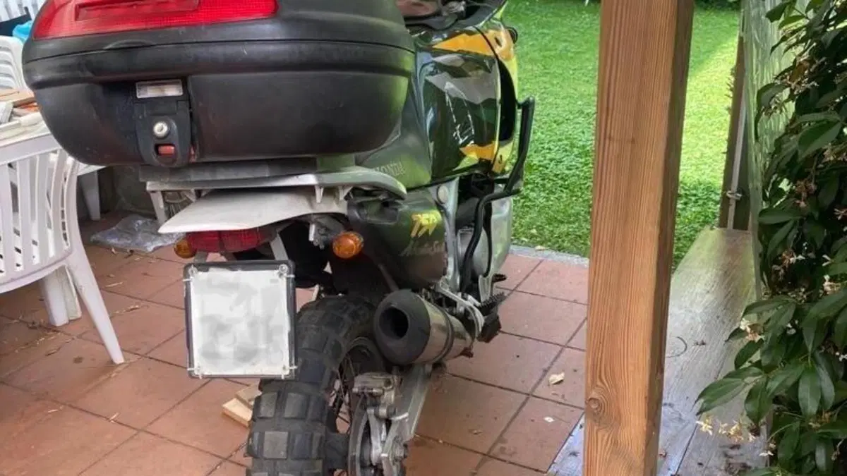 Honda Africa Twin XRV 750 (1996 - 02)  (2)