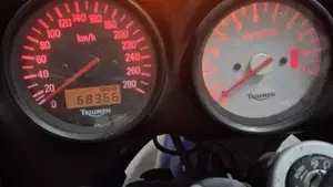 Triumph Sprint 955 ST  (5)