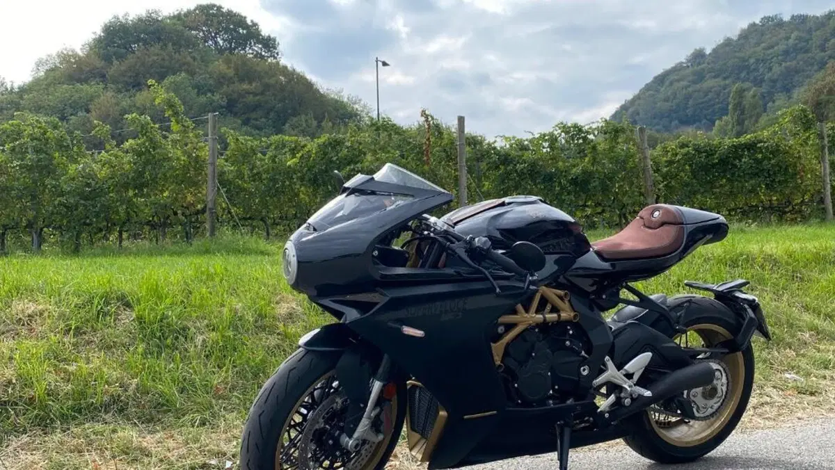 MV Agusta Superveloce 800 S (2021 - 25)  (2)