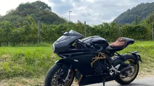 MV Agusta Superveloce 800 S (2021 - 25)  (2)