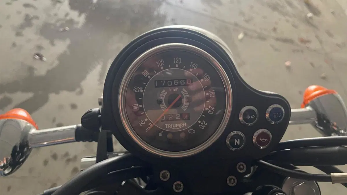 Triumph Bonneville (2007 - 16)  (3)