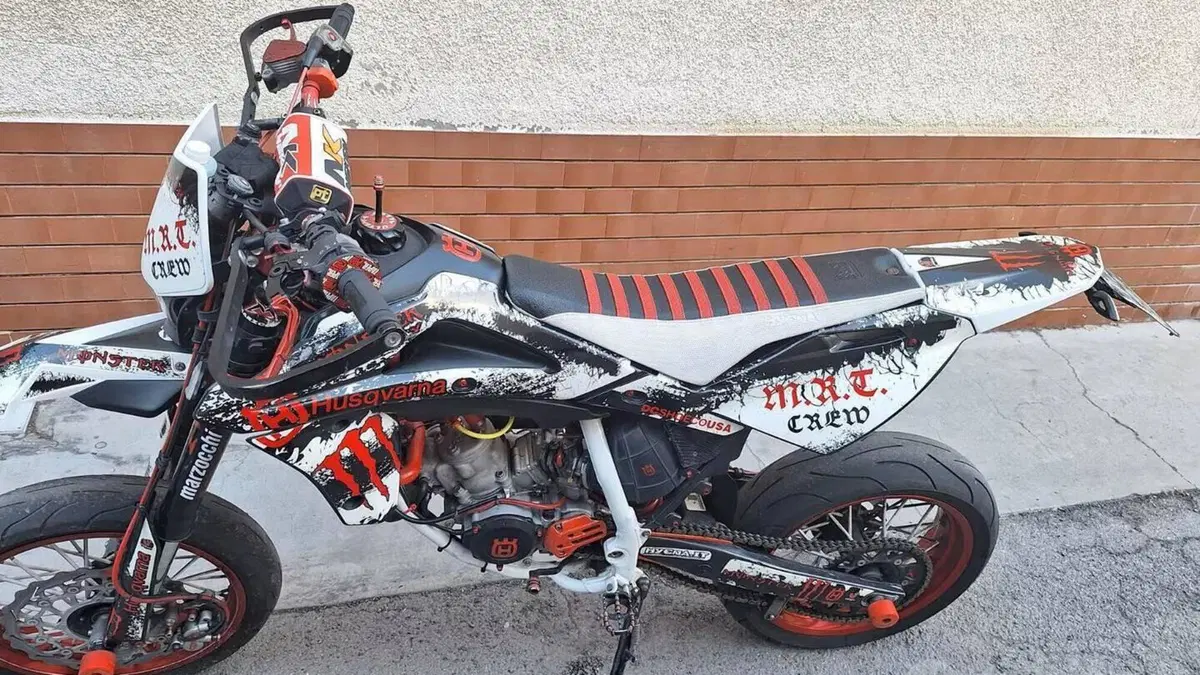 Husqvarna SM 125 (2010 - 12)  (4)