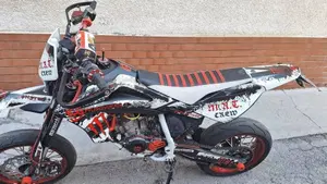 Husqvarna SM 125 (2010 - 12)  (4)