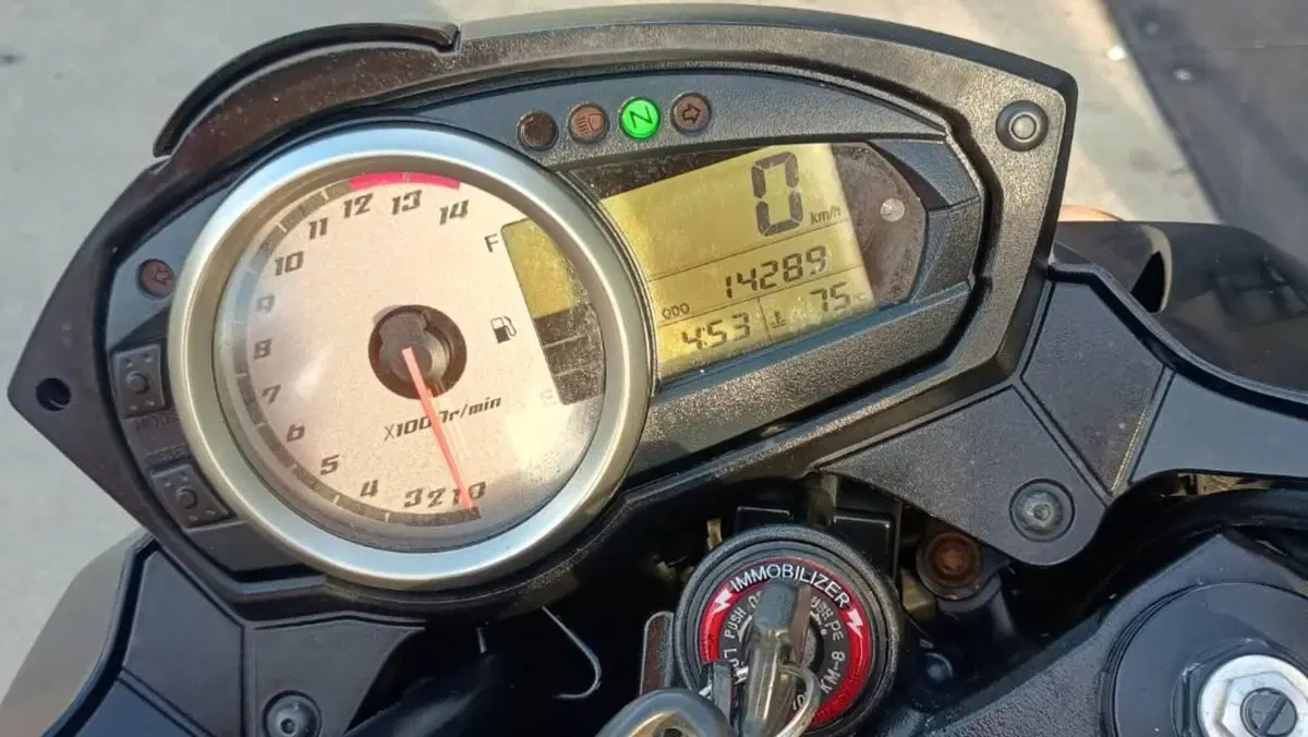 Kawasaki Z 750 (2007 - 14)  (2)