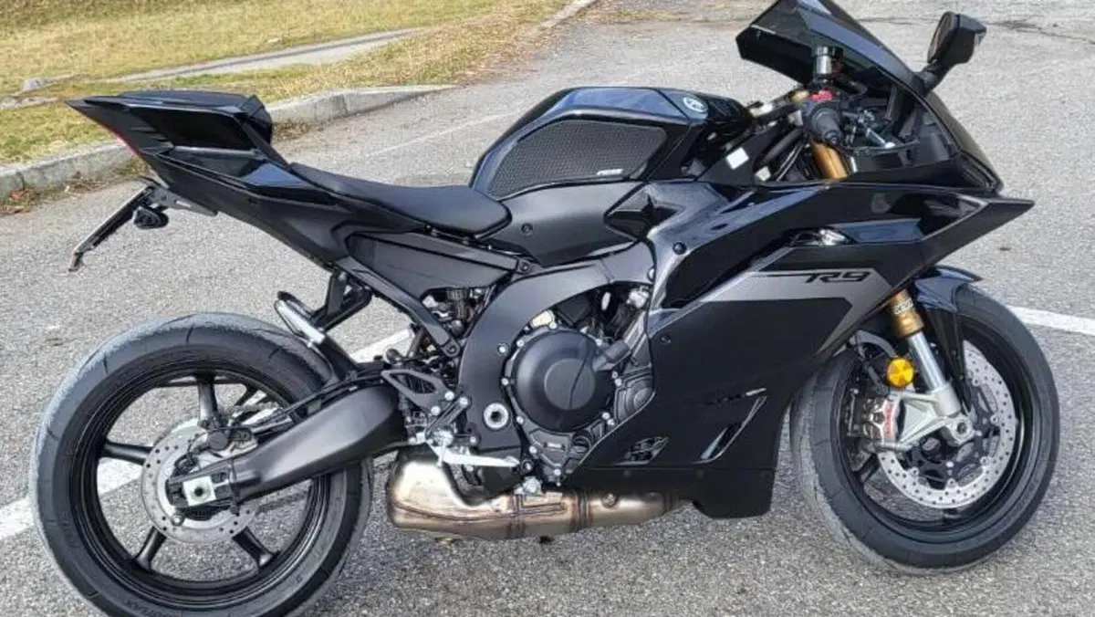 Yamaha YZF R9 (2025 - 26)  (2)