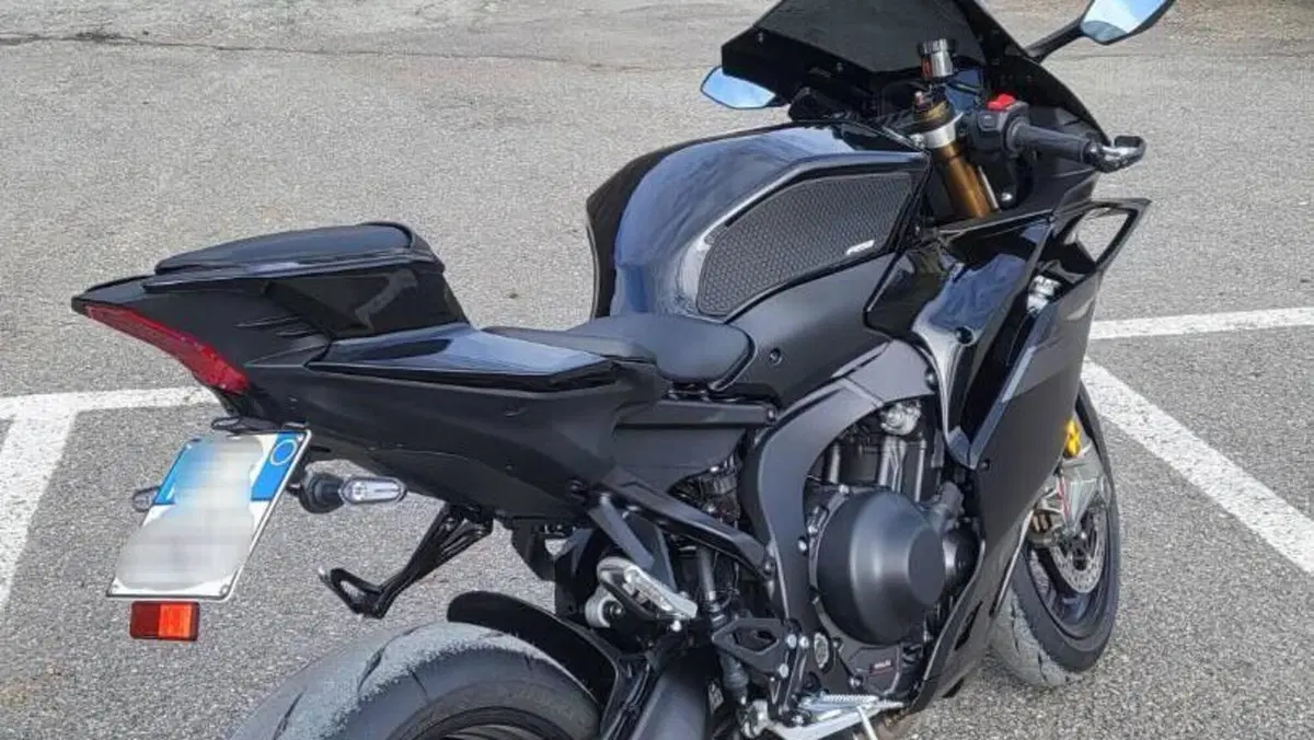 Yamaha YZF R9 (2025 - 26)  (3)