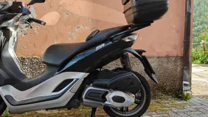 Piaggio Mp3 300 ie Yourban ERL (2011 - 17)  (4)