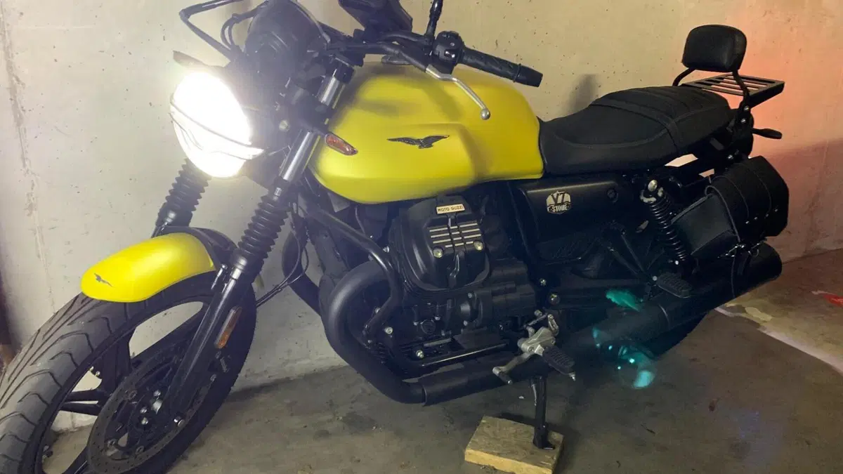 Moto Guzzi V7 850 Stone Special Abs (2021) 